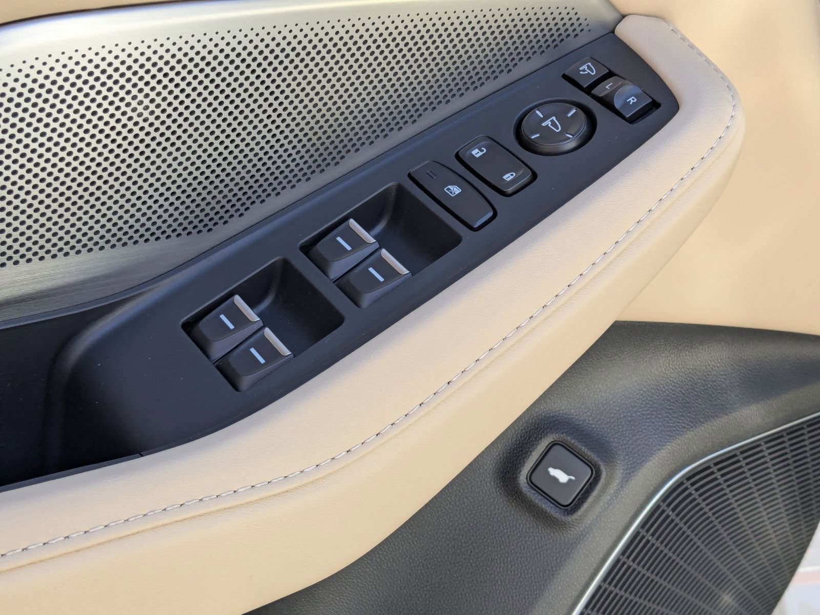 Certified 2026 Acura MDX w/ Technology Package FWD image 21