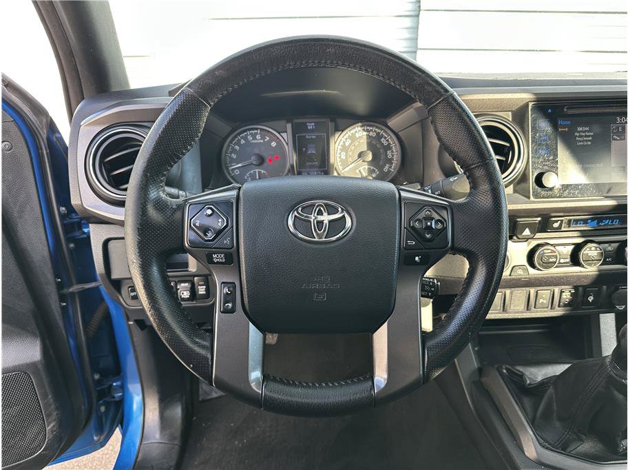 Used 2017 Toyota Tacoma TRD Off-Road image 19
