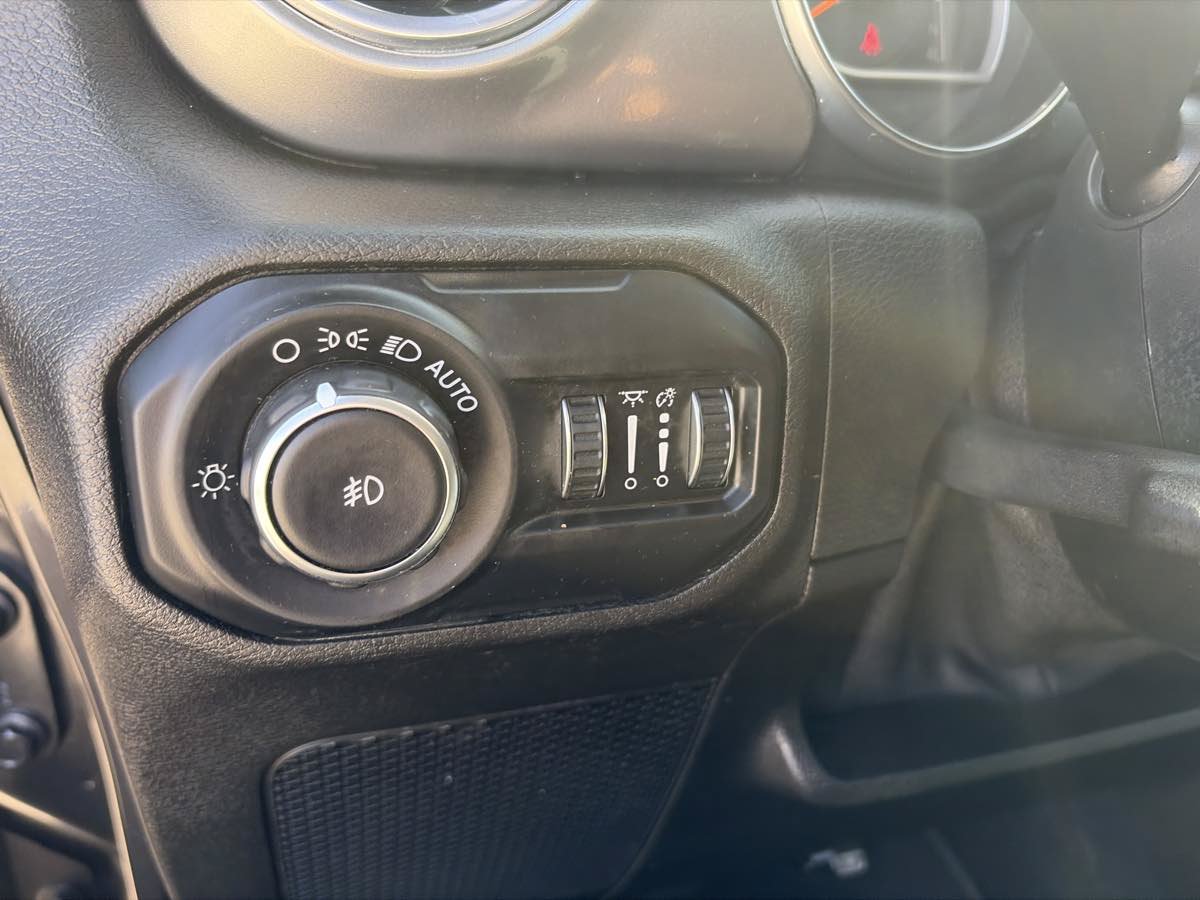 Used 2019 Jeep Wrangler Unlimited Sahara AWD/4WD image 38