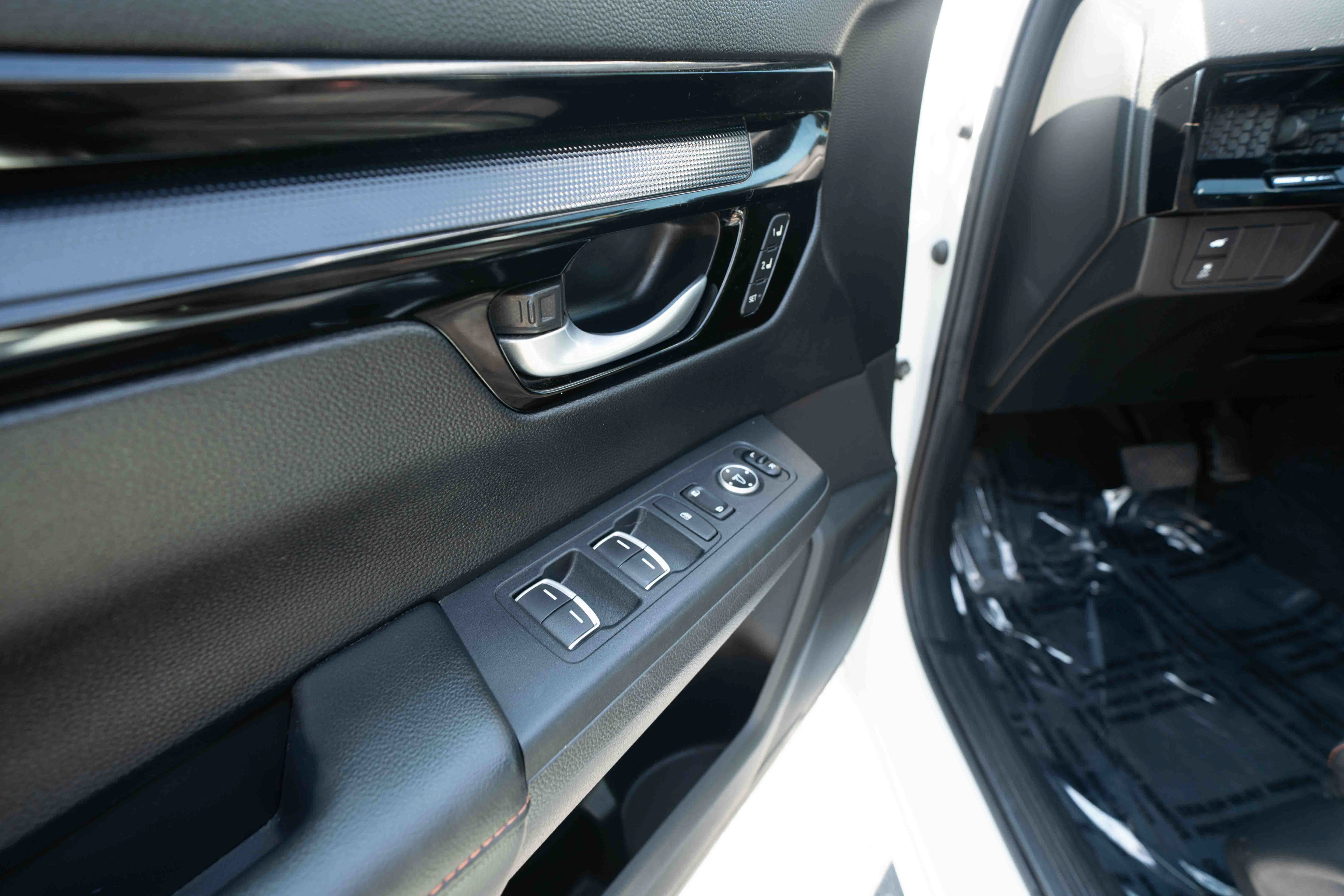 Used 2023 Honda CR-V Sport Touring image 7
