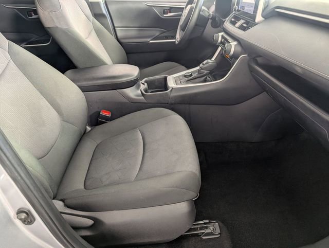 Used 2025 Toyota RAV4 XLE image 30