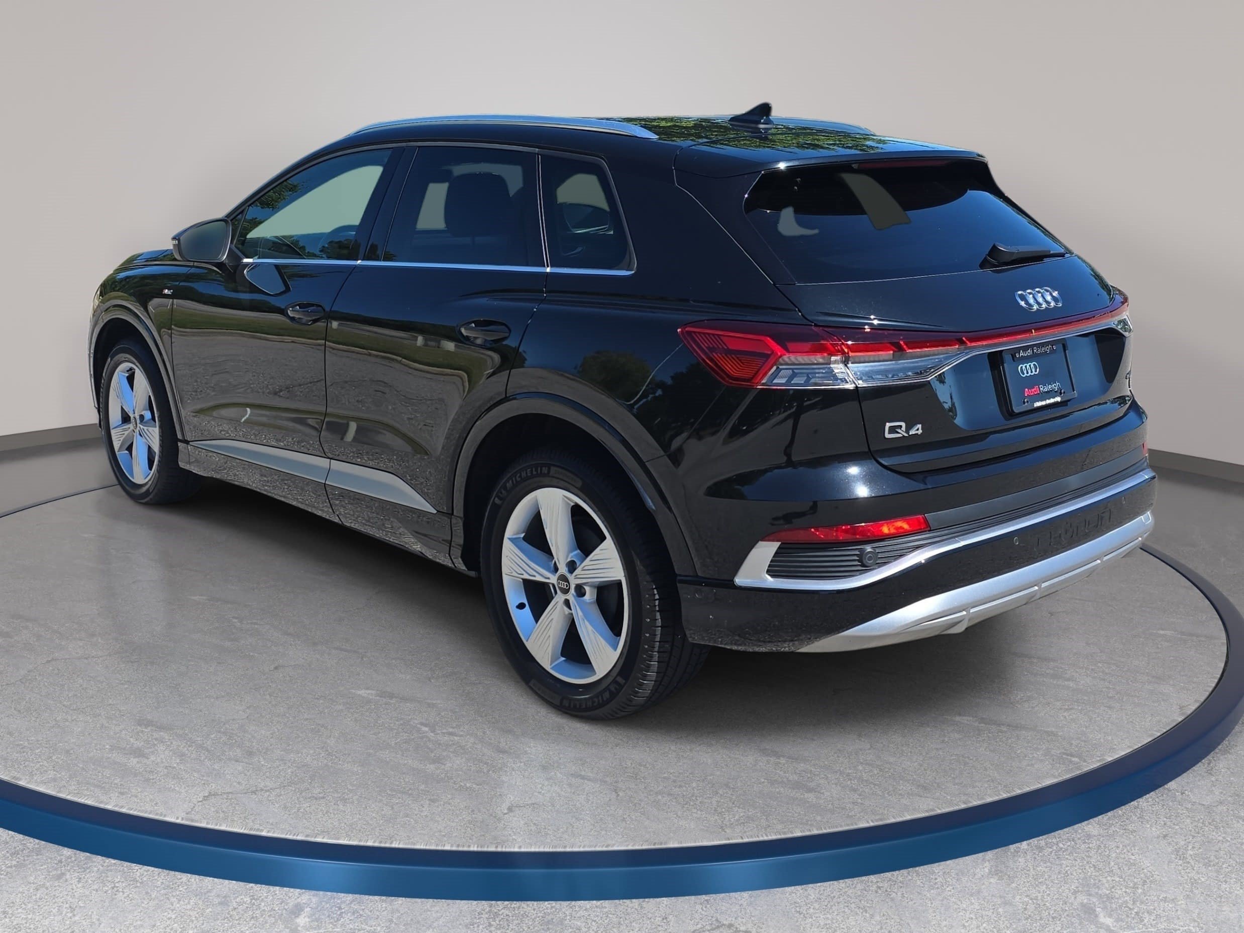 Used 2023 Audi Q4 e-tron Prestige AWD/4WD image 8