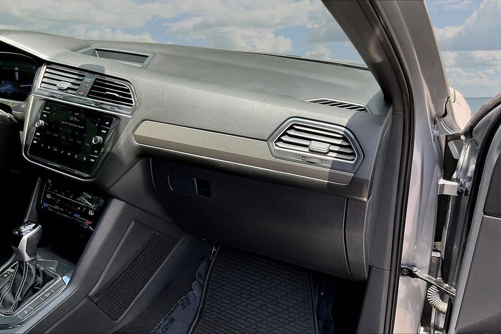 Used 2023 Volkswagen Tiguan SE R-Line FWD image 29