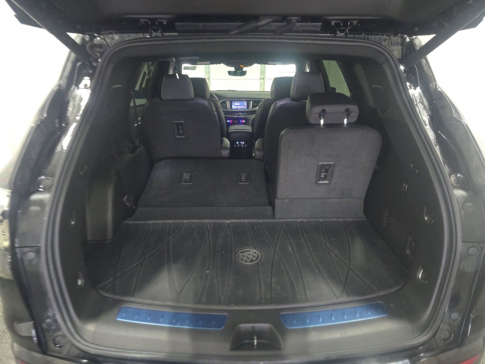 Used 2024 Buick Enclave Avenir w/ Avenir Technology Package image 11