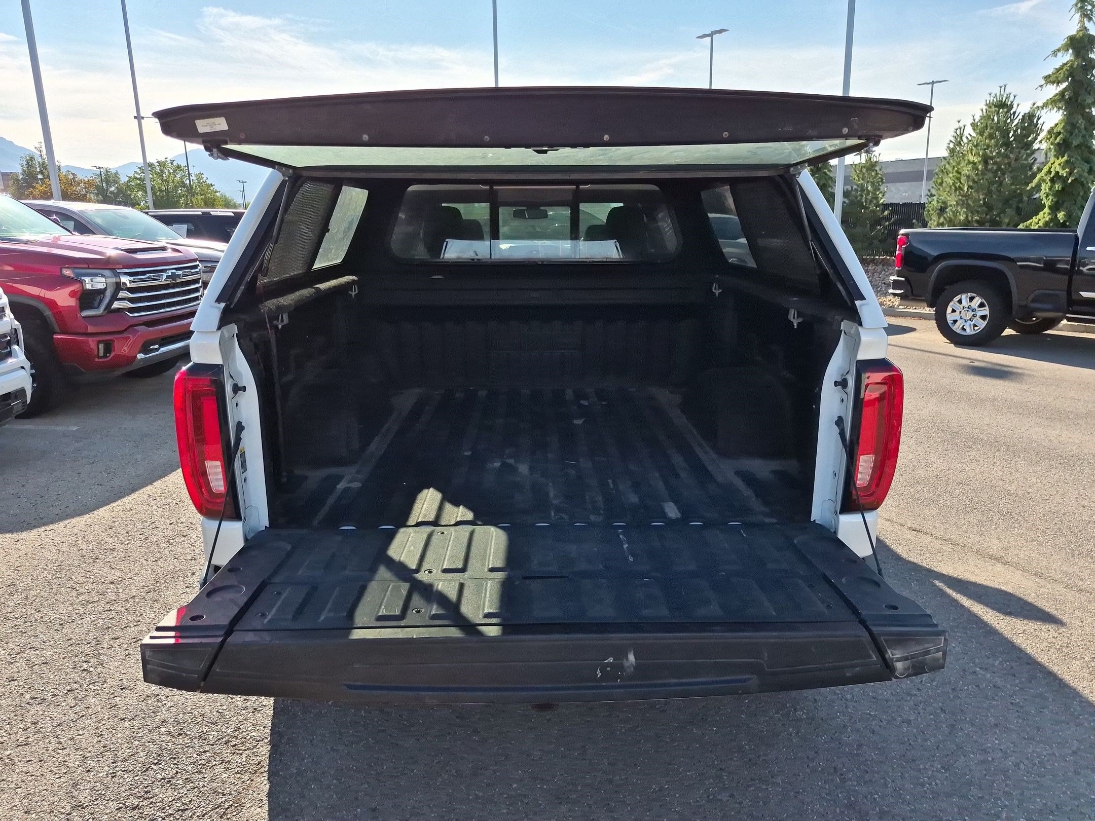 Used 2020 GMC Sierra 1500 SLT w/ SLT Convenience Package AWD/4WD image 29