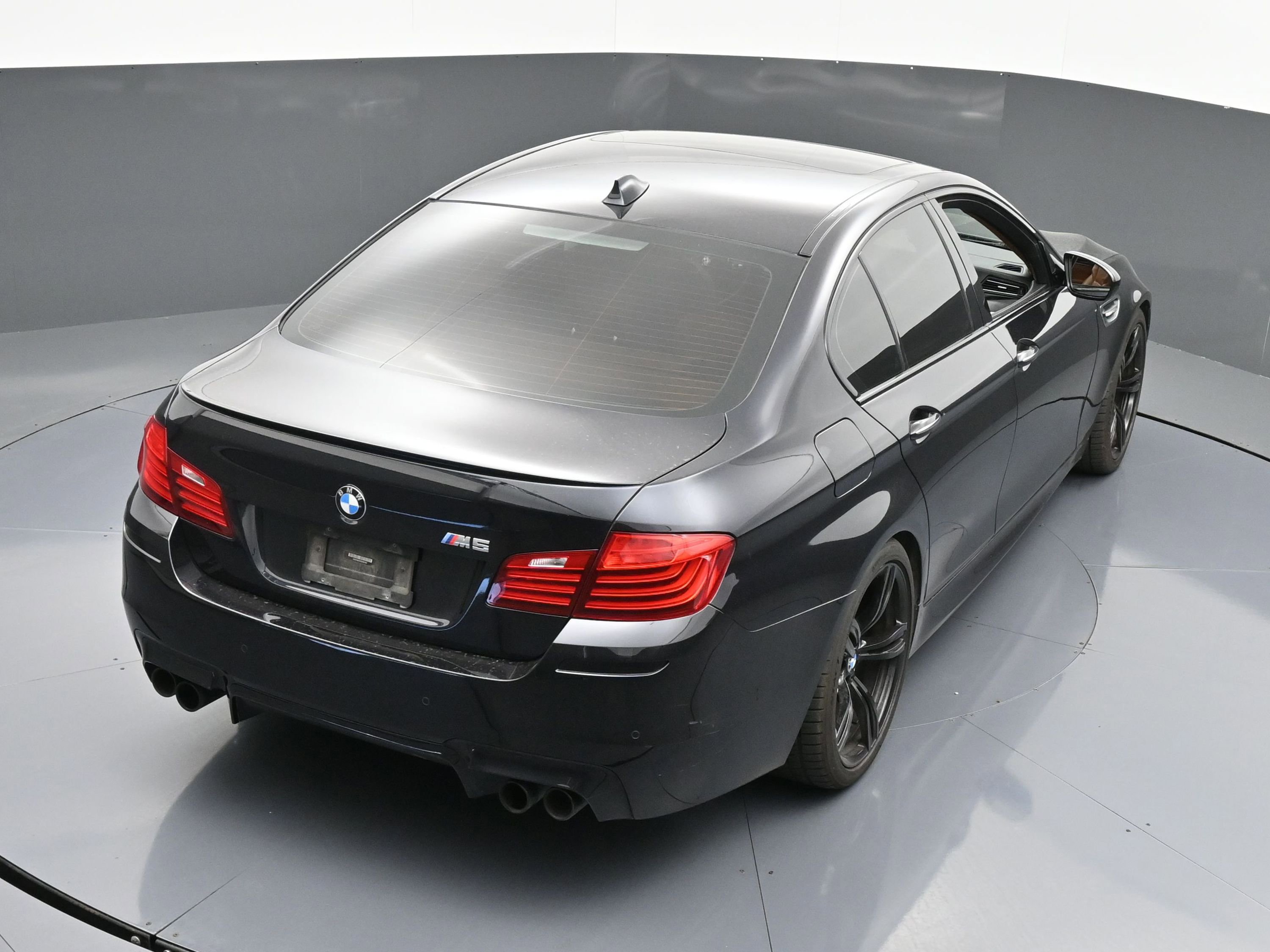 Used 2015 BMW M5 image 36