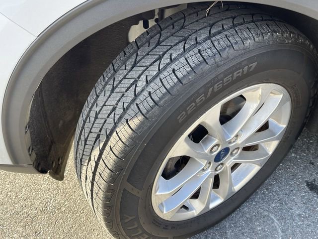 Used 2022 Ford Escape SE w/ Cold Weather Package image 10