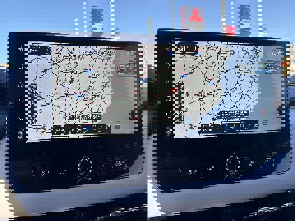 New 2025 Mitsubishi Outlander SE image 17