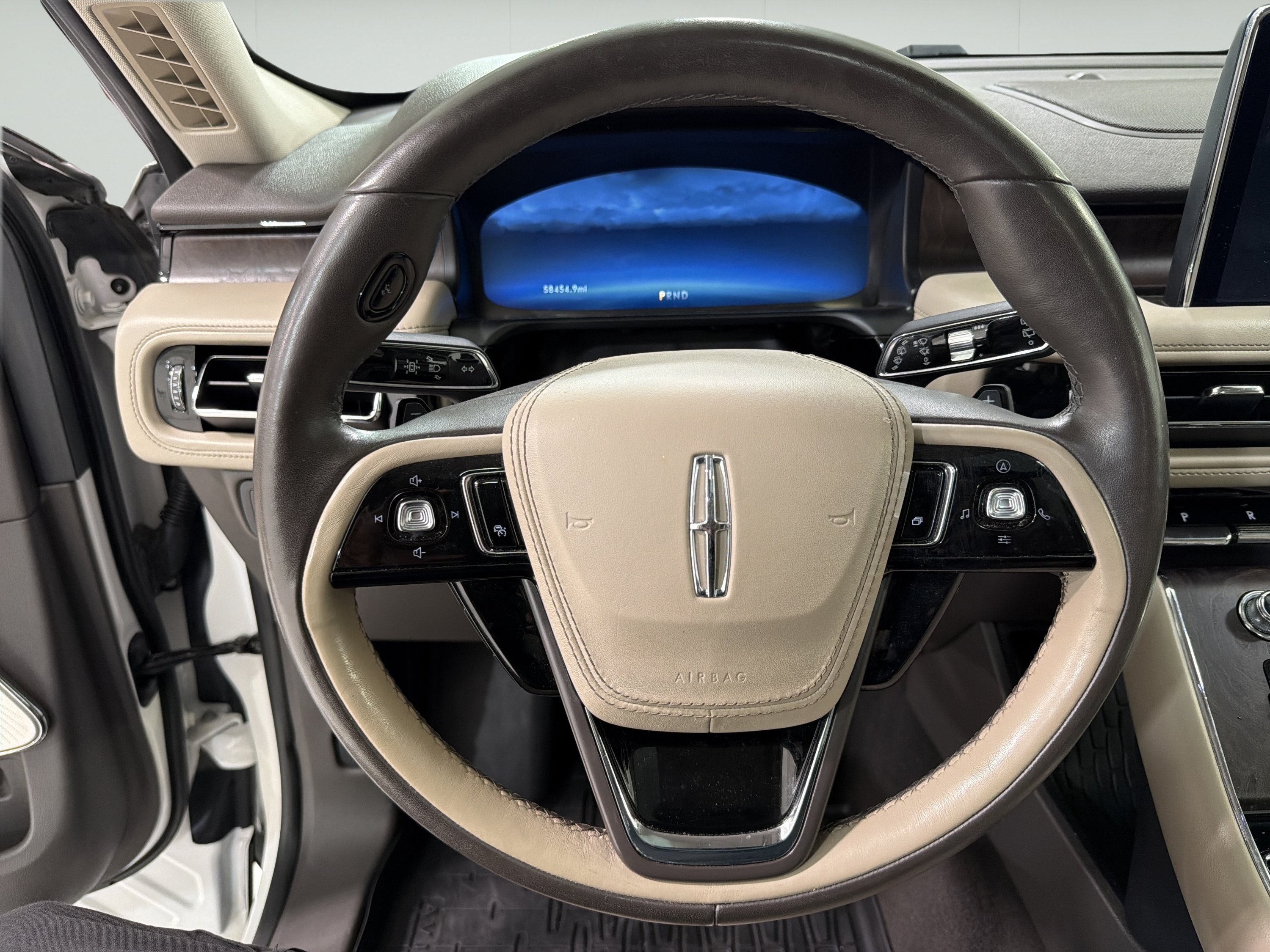 Used 2020 Lincoln Aviator Reserve w/ Equipment Group 202A AWD/4WD image 16