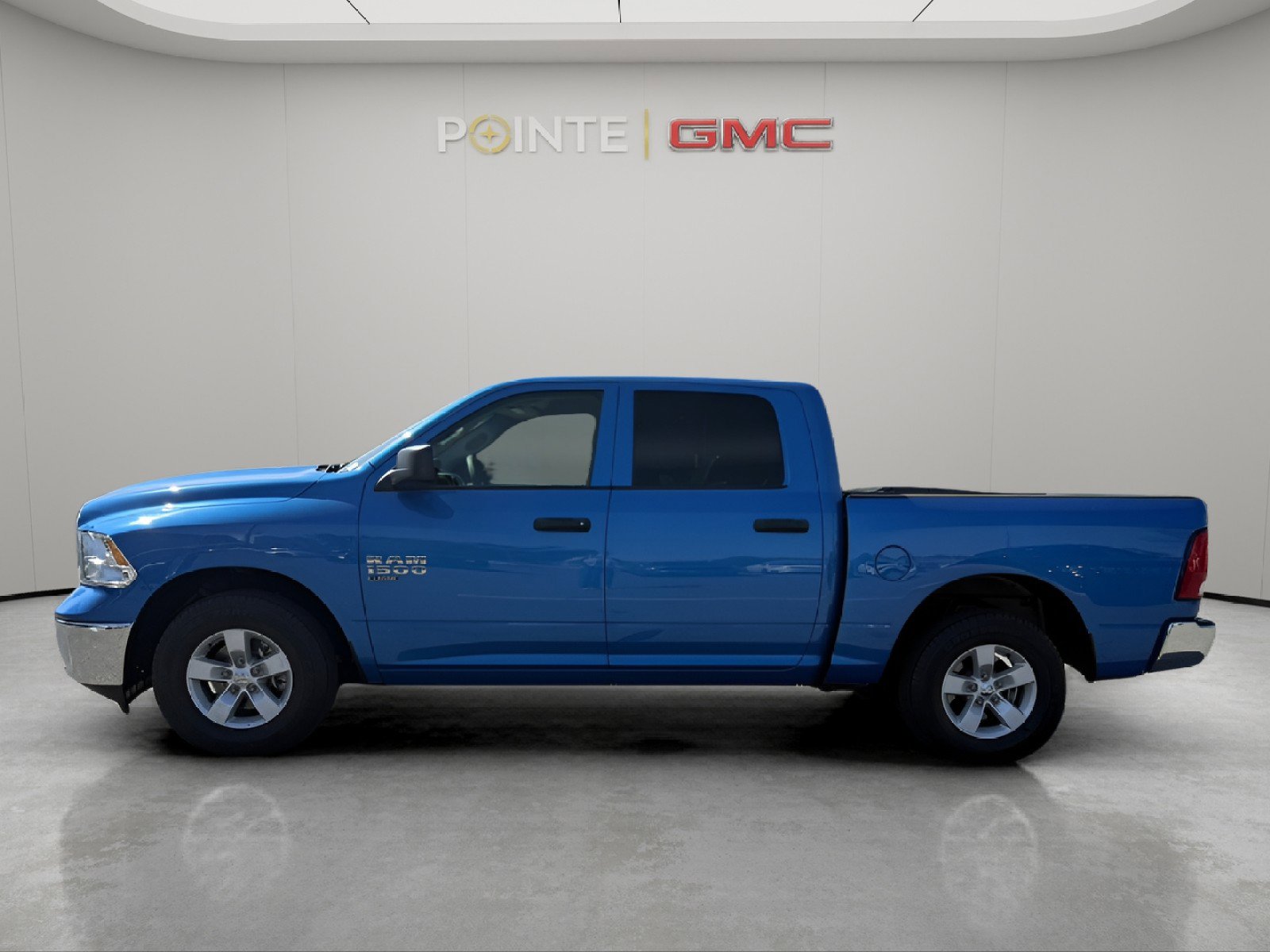 Used 2022 RAM 1500 Classic SLT RWD image 6
