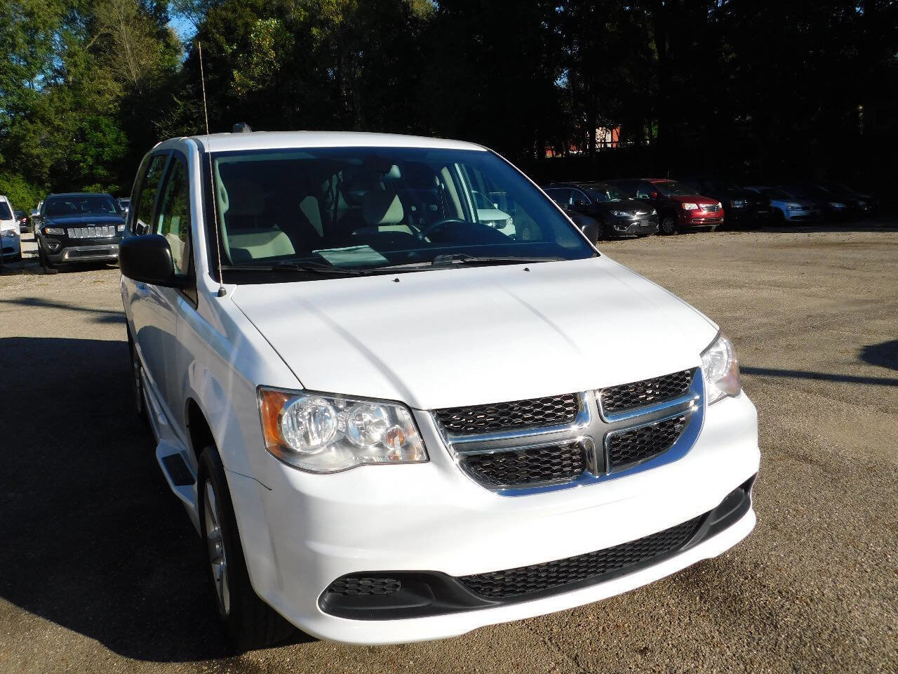 Used 2018 Dodge Grand Caravan SE image 9