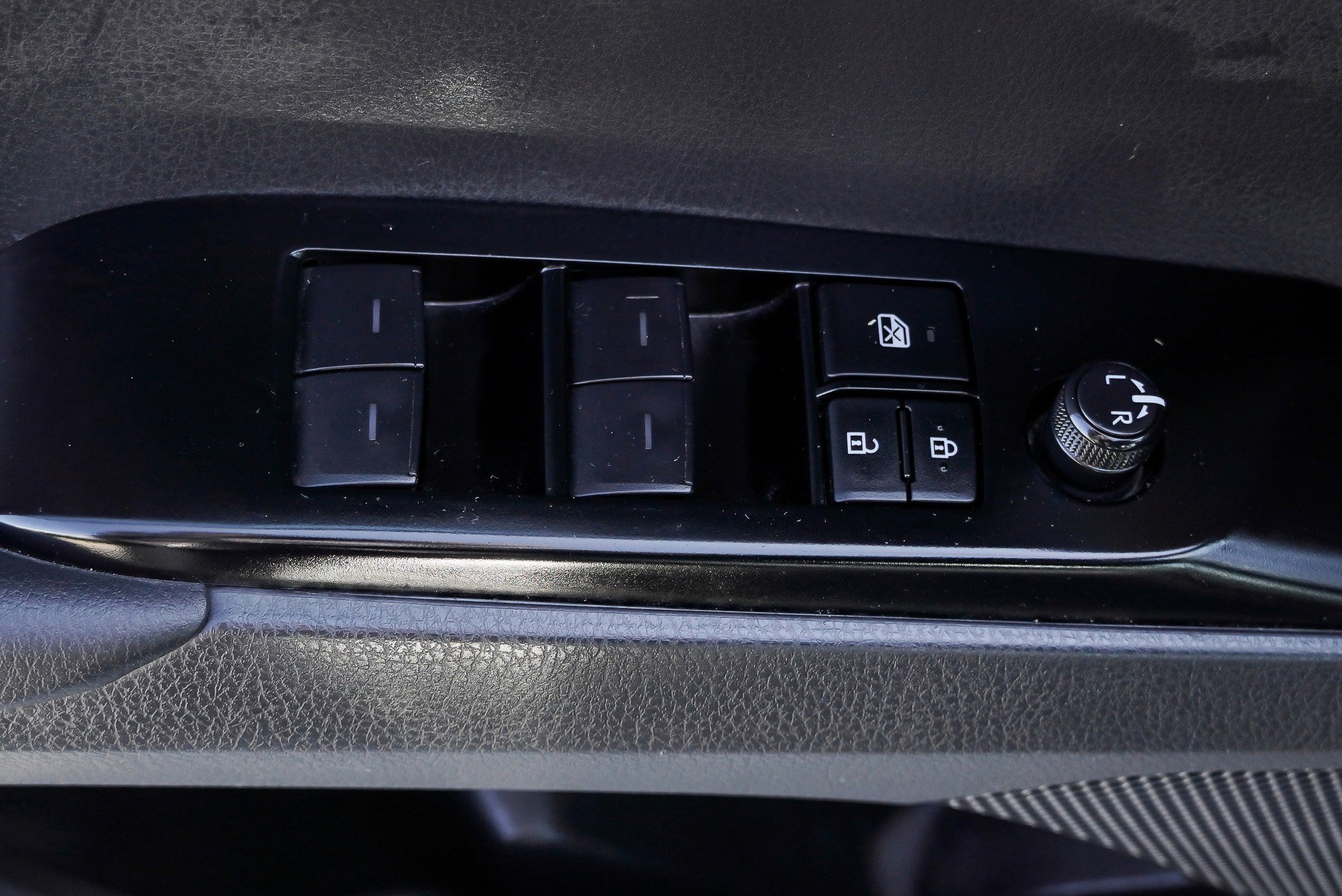 Used 2025 Toyota Camry SE FWD image 19
