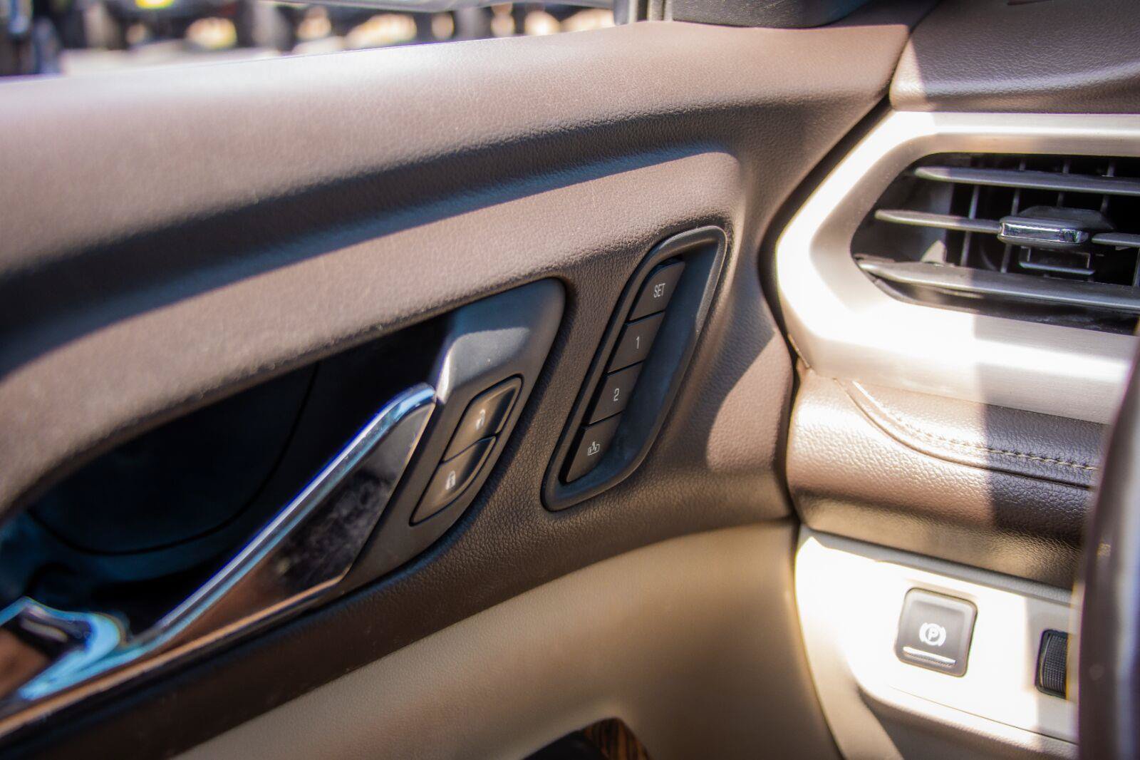 Used 2019 GMC Acadia Denali w/ Technology Package FWD image 13