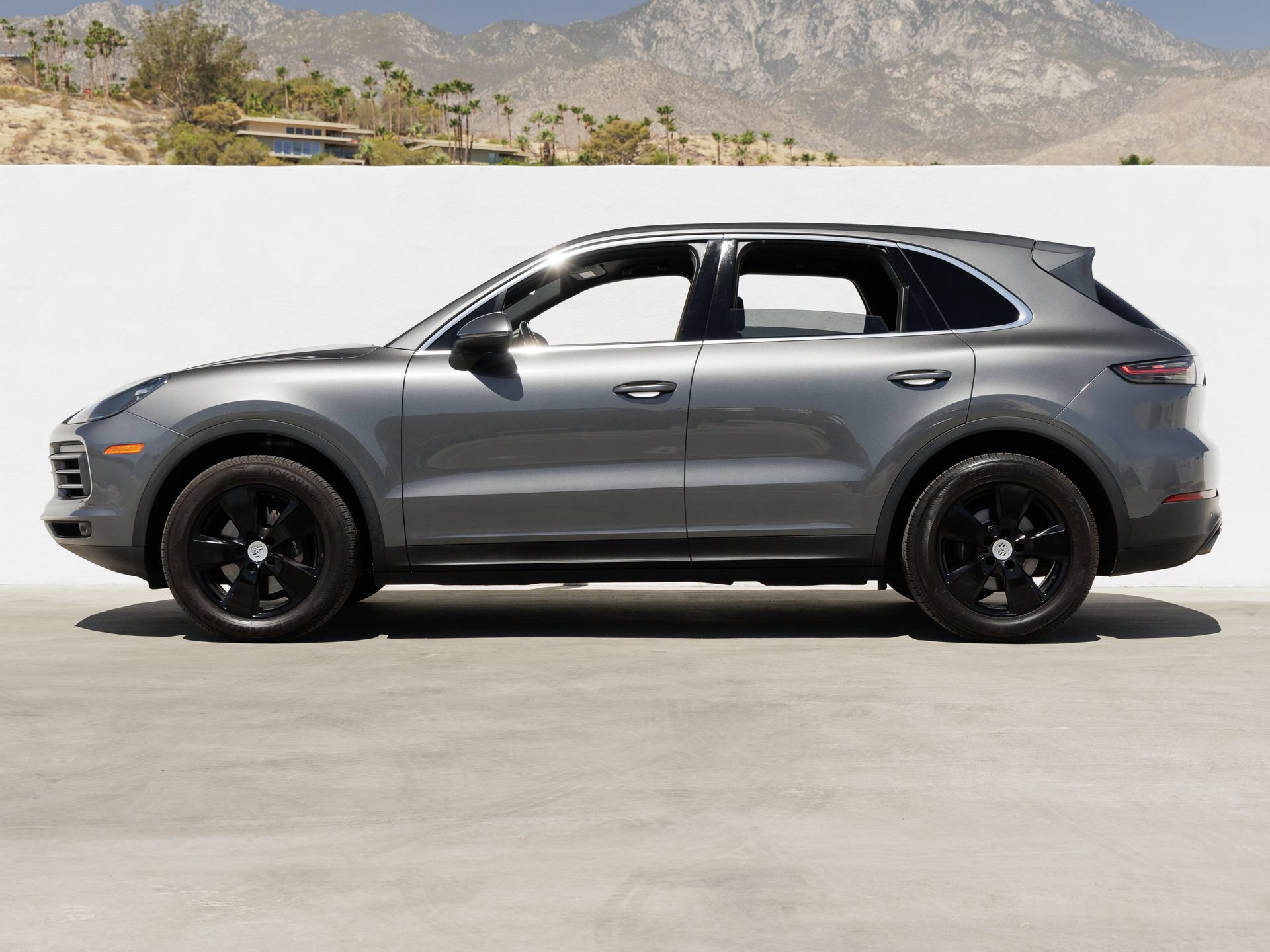 Certified 2020 Porsche Cayenne AWD/4WD image 2