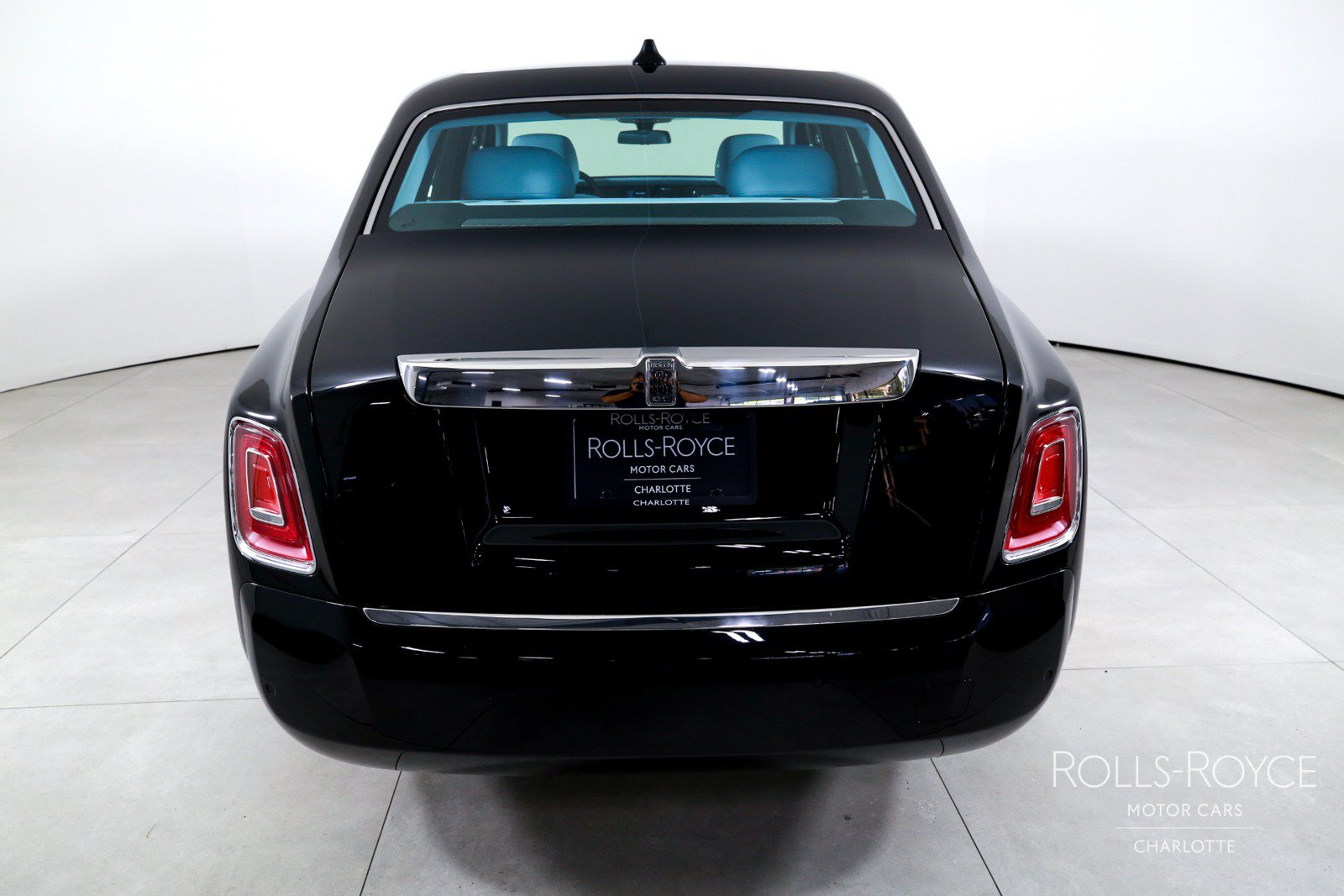 New 2027 Rolls-Royce Phantom Sedan RWD image 9