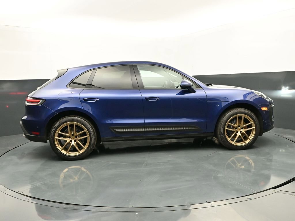 Used 2025 Porsche Macan image 4