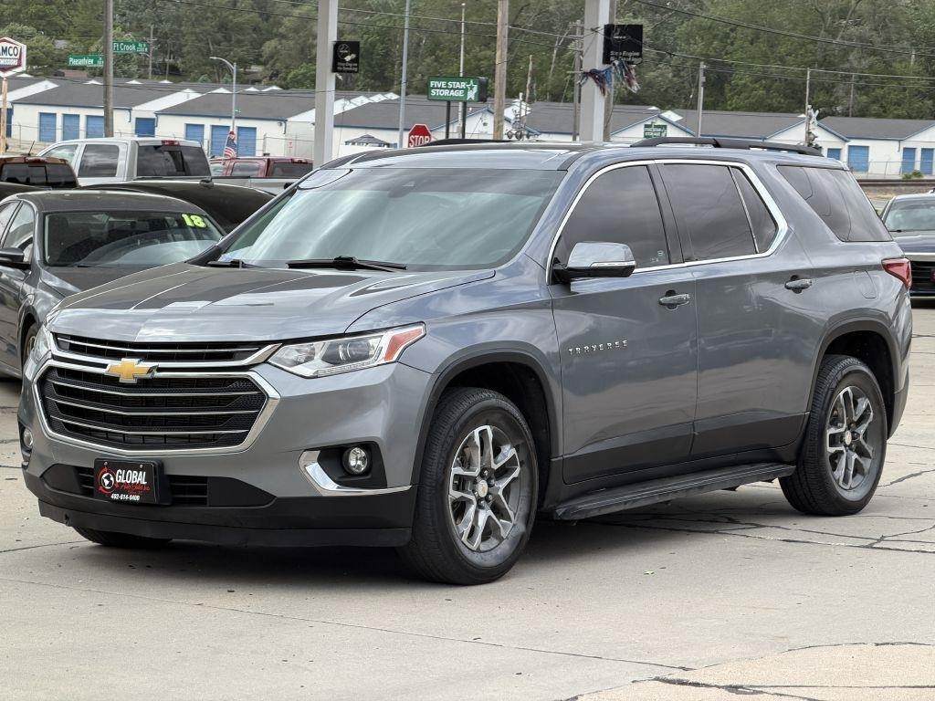 Used 2020 Chevrolet Traverse LT w/ Driver Confidence II Package AWD/4WD image 3