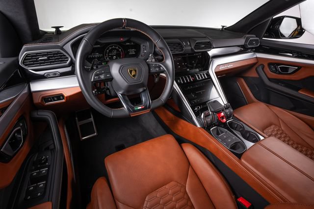 Used 2022 Lamborghini Urus AWD/4WD image 29