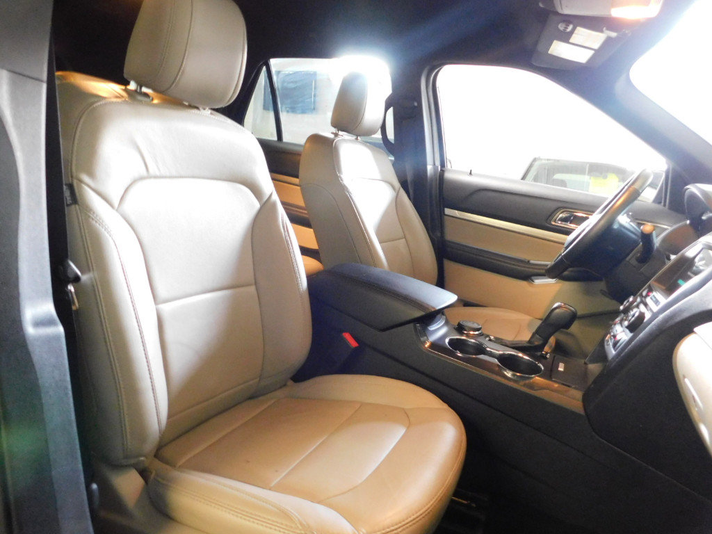 Used 2018 Ford Explorer XLT w/ Equipment Group 202A image 14