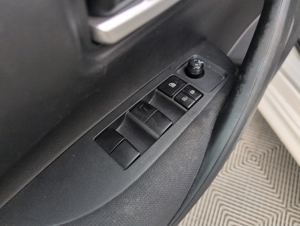 Used 2020 Toyota Corolla LE FWD image 30