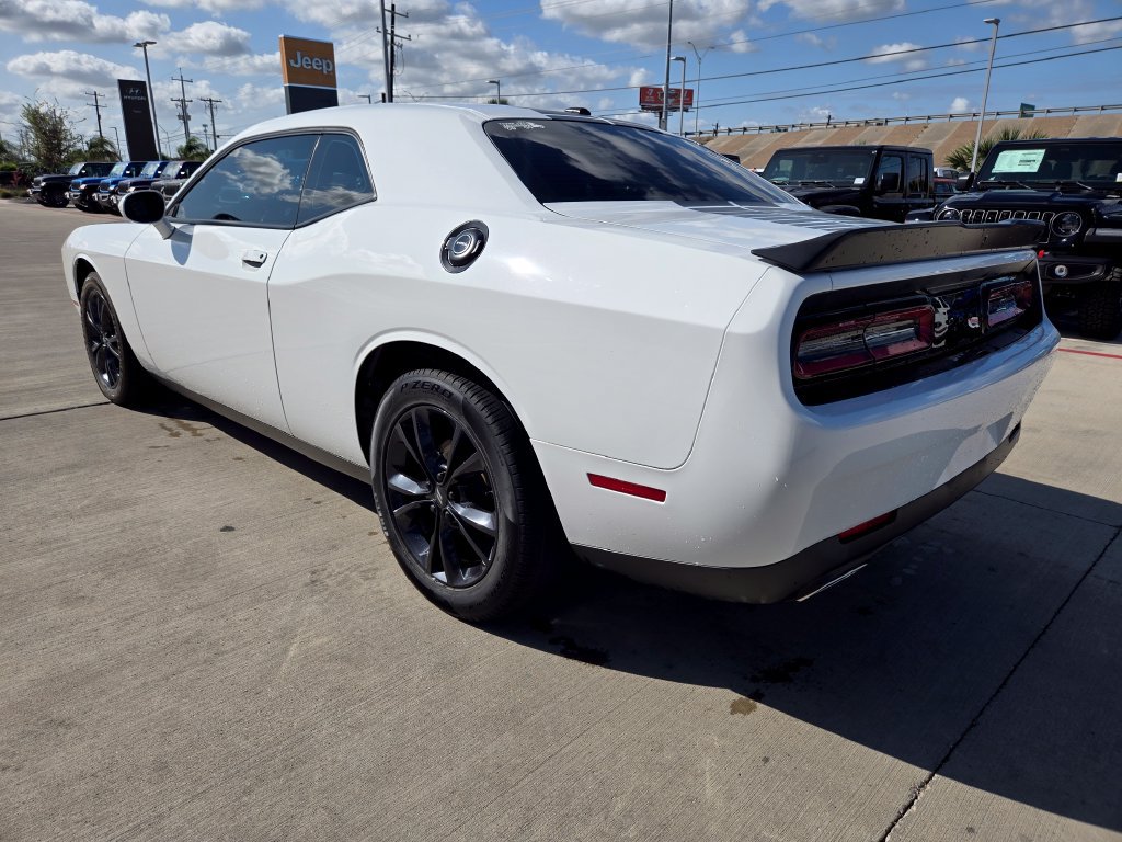 Used 2020 Dodge Challenger SXT w/ Blacktop Package AWD/4WD image 5