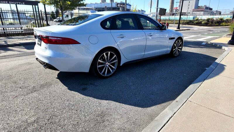 Used 2016 Jaguar XF S image 4