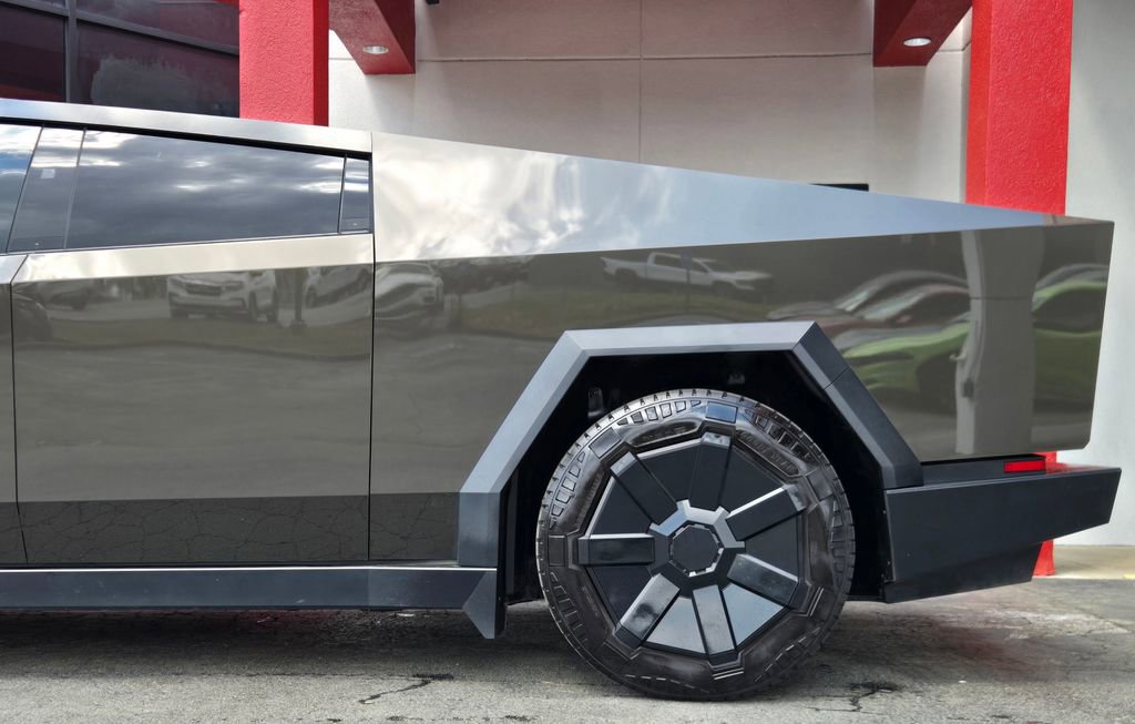 Used 2024 Tesla Cybertruck AWD Crew Cab image 6