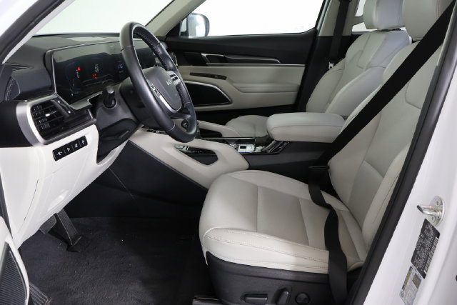 Used 2025 Kia Telluride S FWD image 21