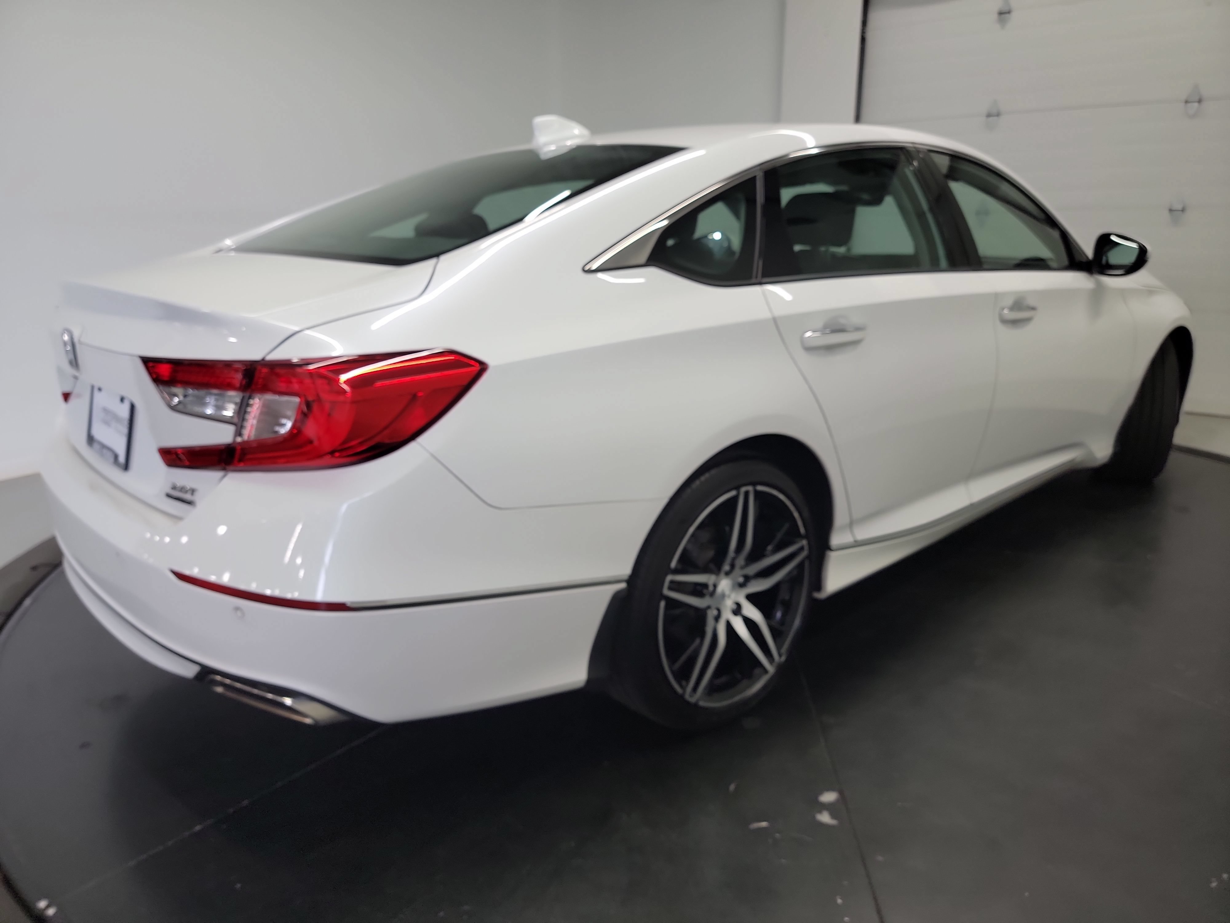 Used 2021 Honda Accord Touring image 9