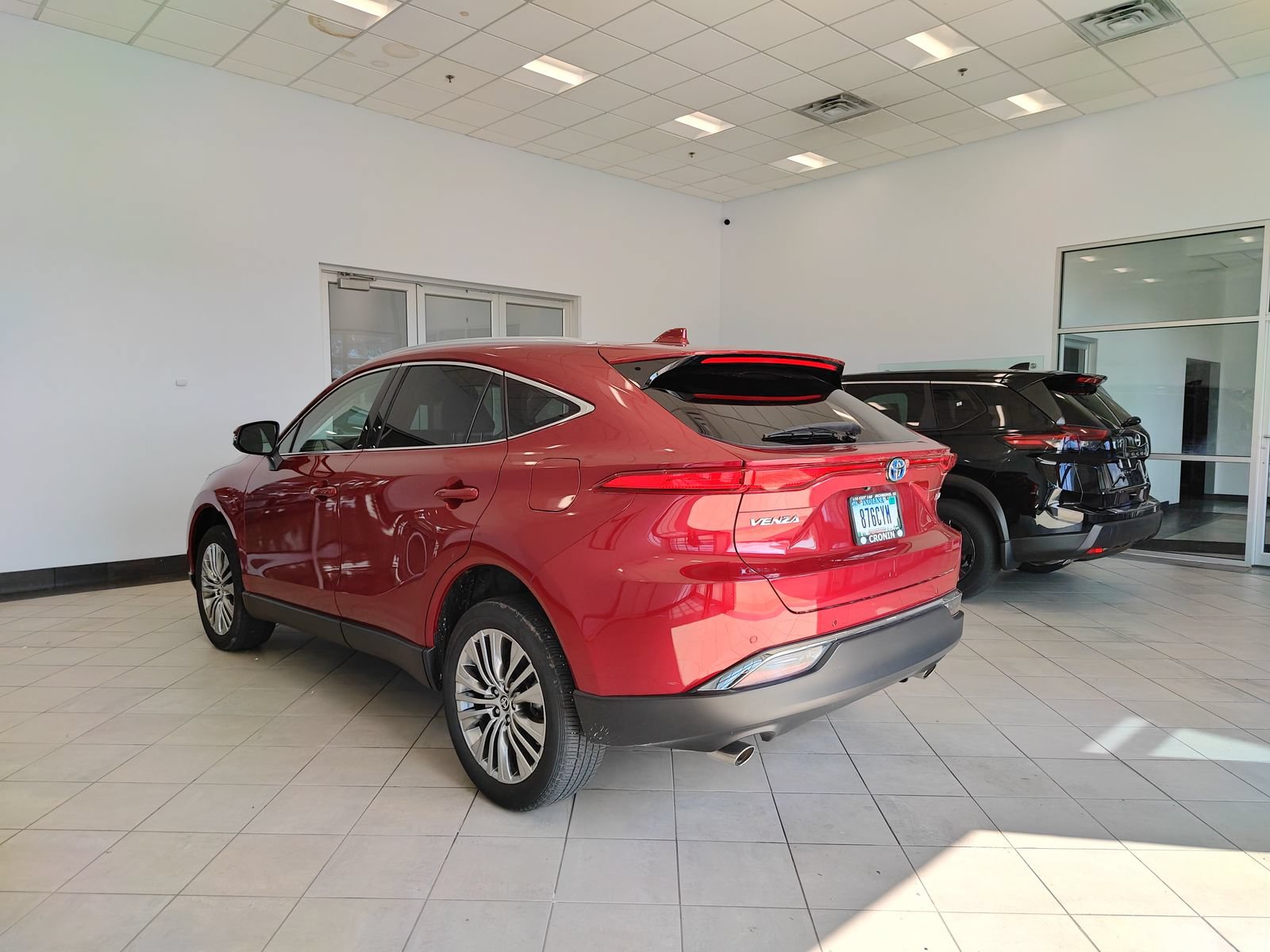 Used 2023 Toyota Venza XLE AWD/4WD image 5