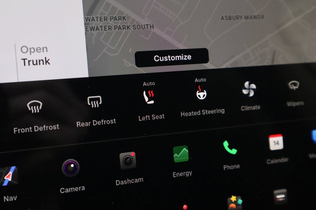 Used 2024 Tesla Model Y Long Range AWD/4WD image 4