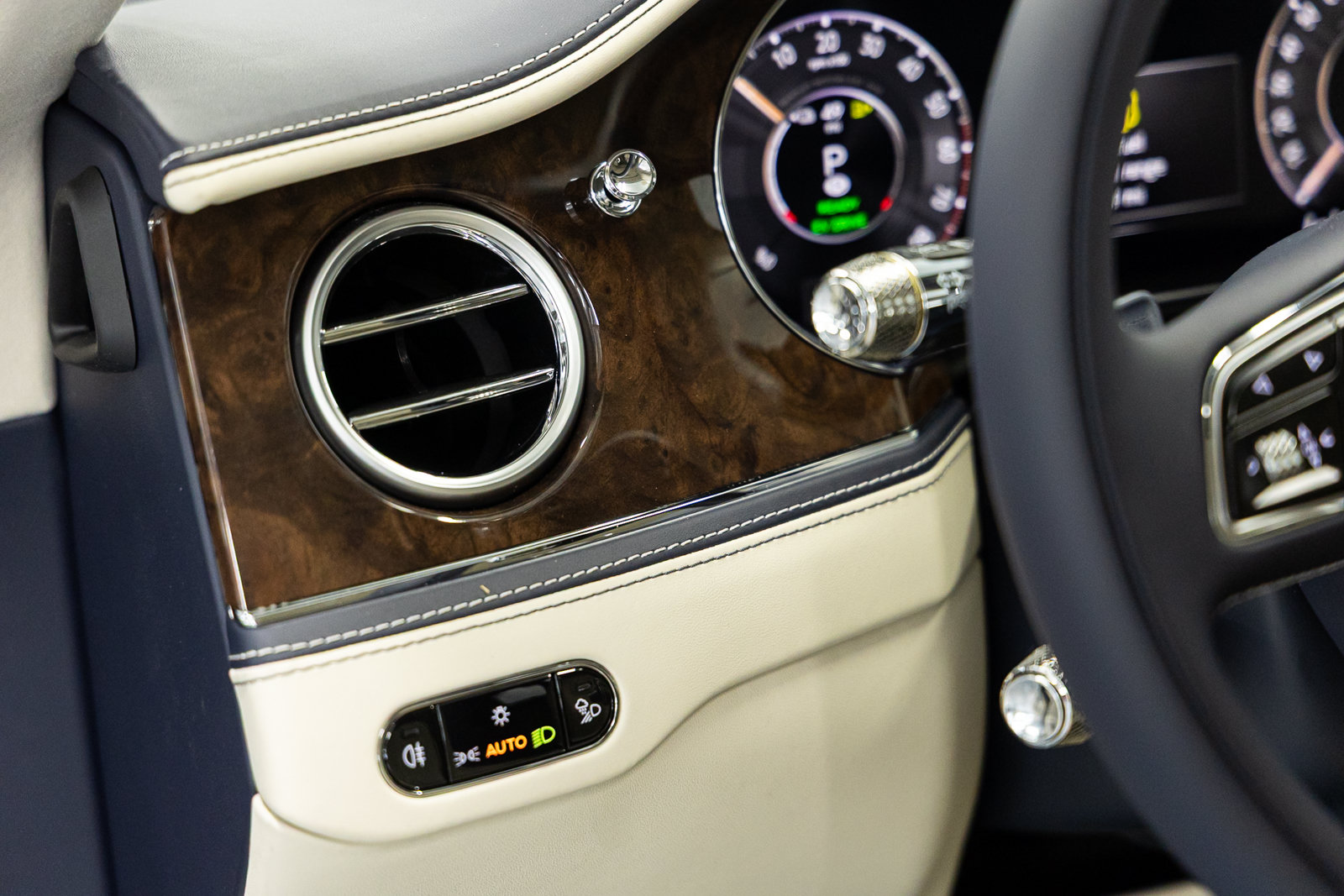 New 2026 Bentley Flying Spur Plug-In Hybrid AWD/4WD image 35