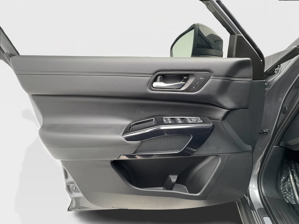 Used 2026 Nissan Pathfinder Platinum w/ Cargo Package FWD image 24
