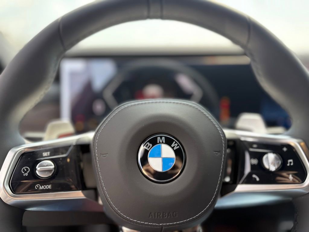 Certified 2025 BMW 760i xDrive w/ Executive Package image 11