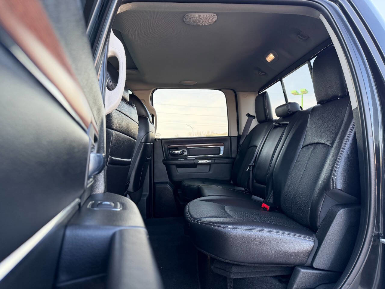 Used 2018 RAM 1500 Laramie AWD/4WD image 14