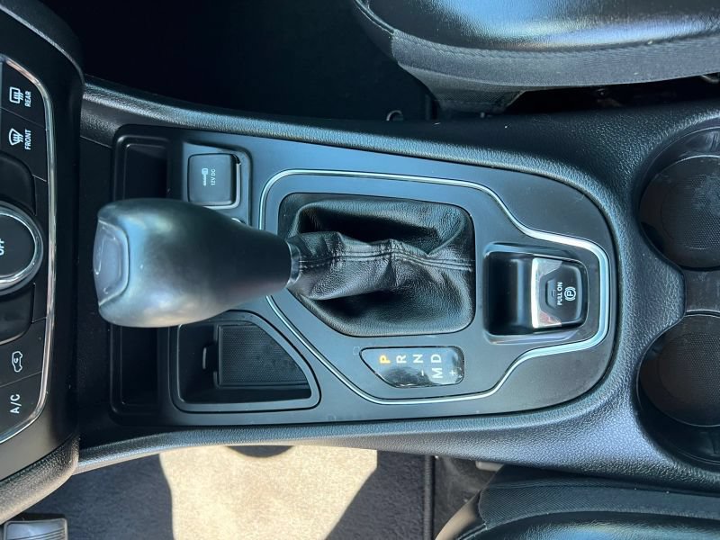 Used 2020 Jeep Cherokee Latitude Plus FWD image 24