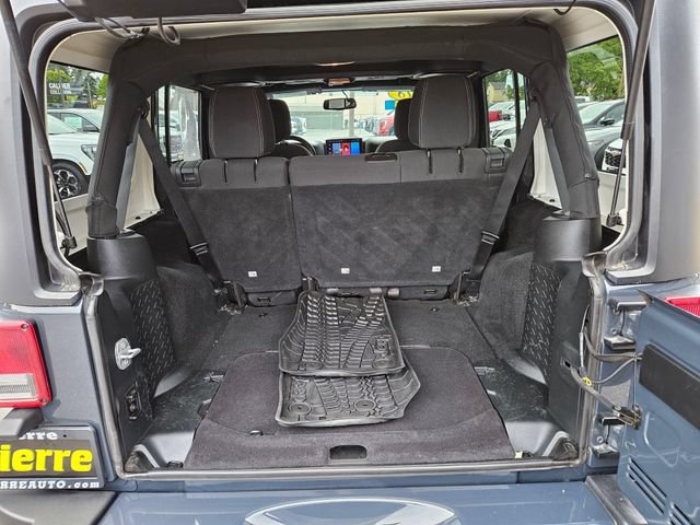 Used 2016 Jeep Wrangler Unlimited Sahara w/ Connectivity Group AWD/4WD image 16