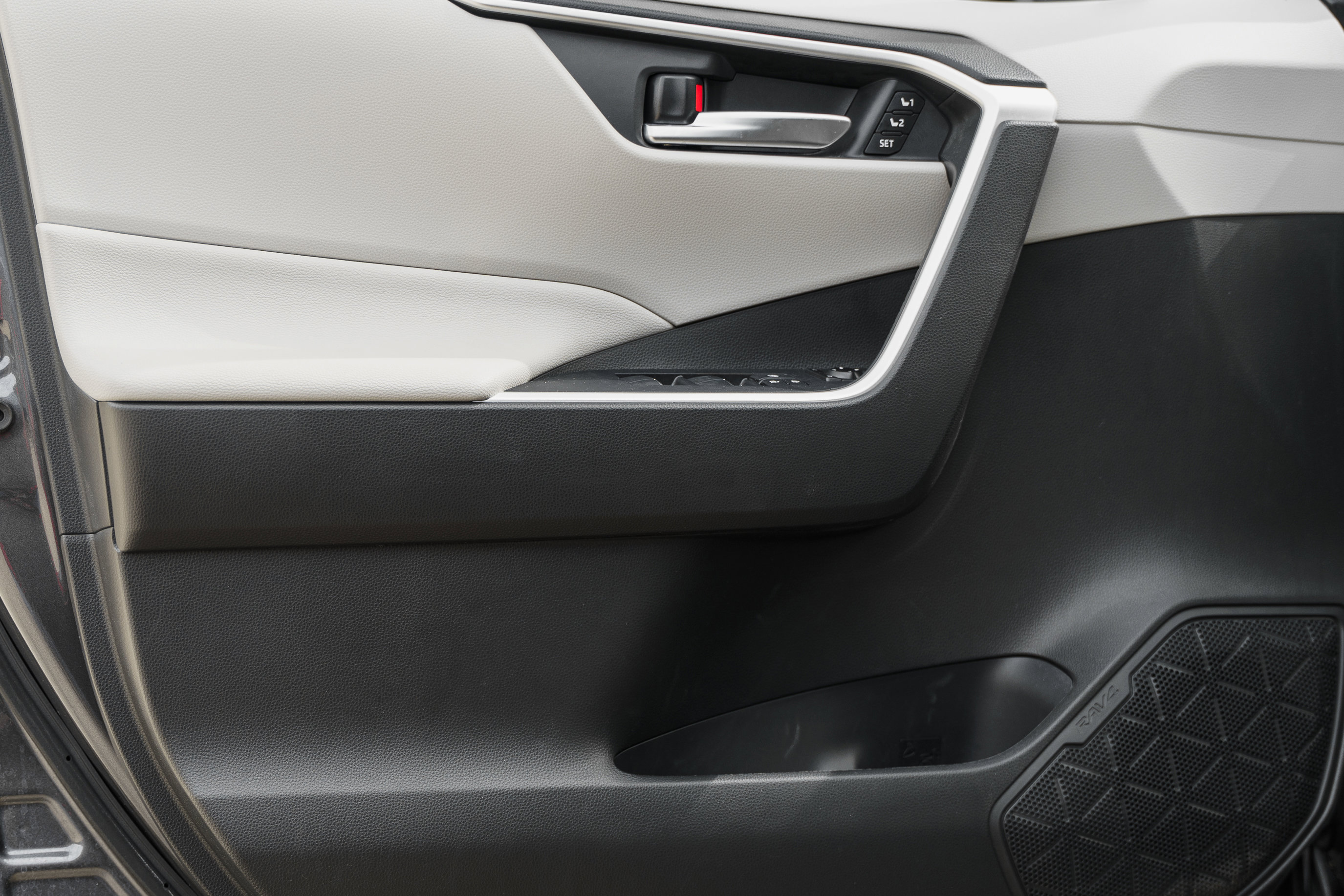 Used 2020 Toyota RAV4 XLE Premium AWD/4WD image 20
