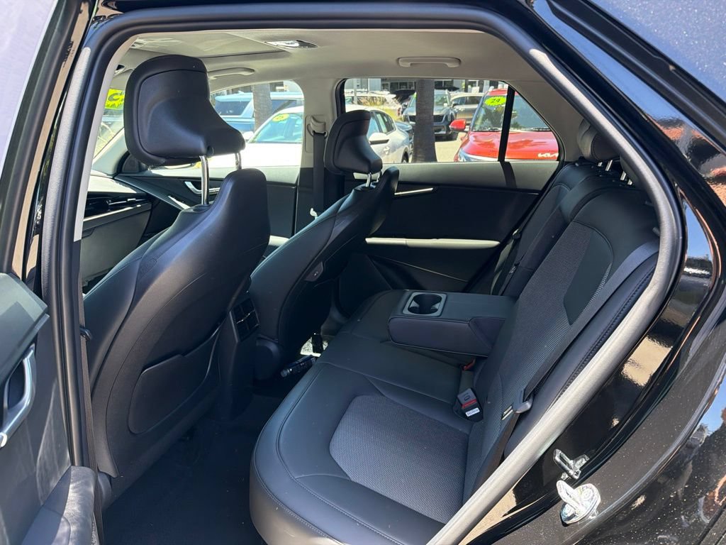 Certified 2025 Kia Niro EX Touring FWD image 4