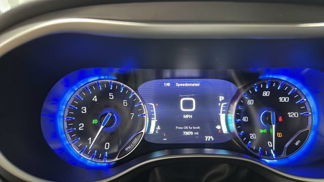 Used 2024 Chrysler Pacifica Touring-L FWD image 14
