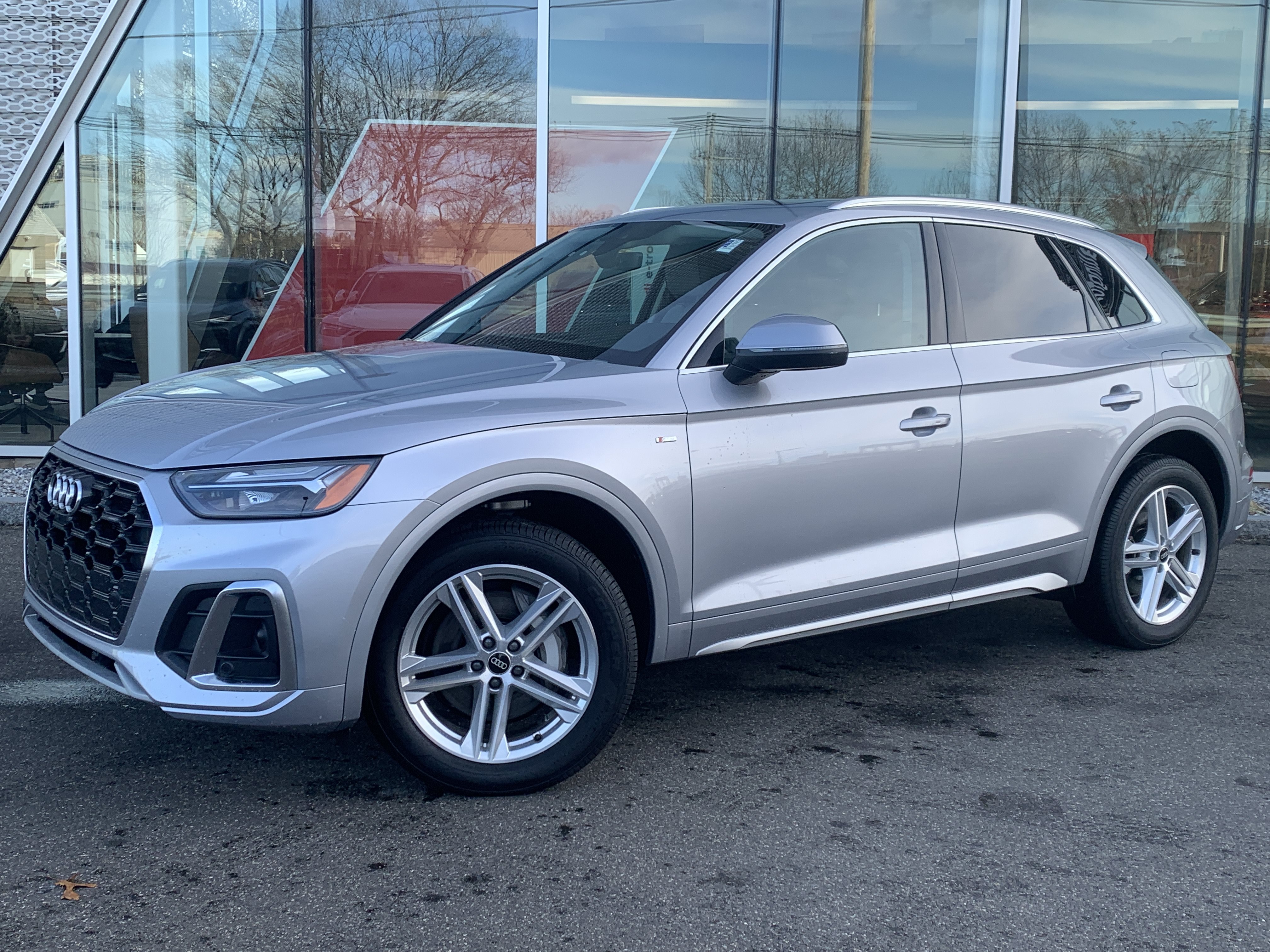 Certified 2023 Audi Q5 e Premium Plus w/ Premium Plus Package AWD/4WD image 1