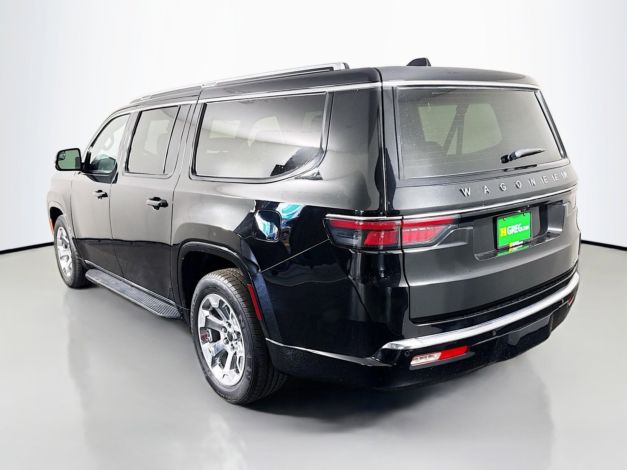 Used 2024 Jeep Wagoneer L Series II RWD image 7
