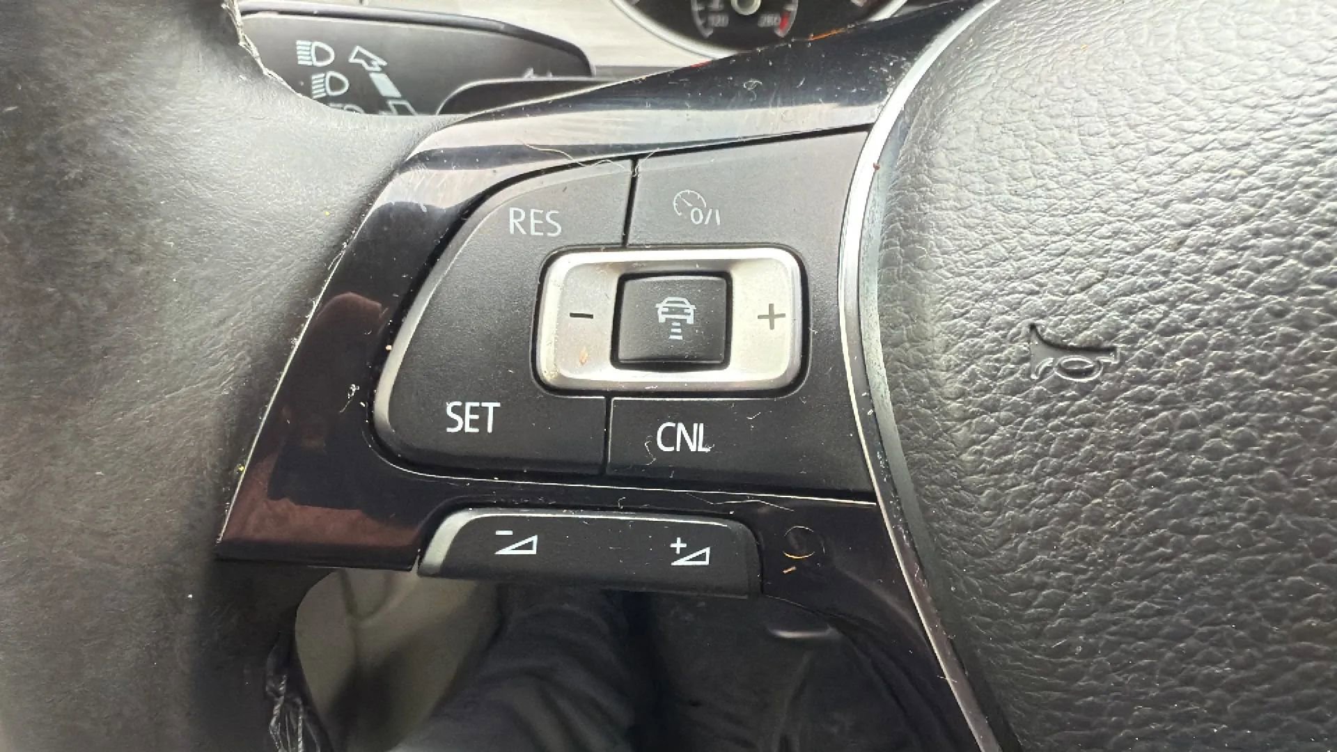 Used 2016 Volkswagen Golf Limited Edition image 12