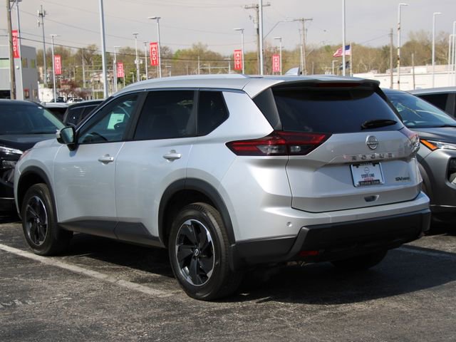 Certified 2024 Nissan Rogue SV w/ SV Premium Package AWD/4WD image 4
