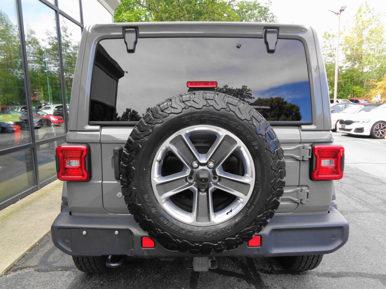 Used 2019 Jeep Wrangler Unlimited Sahara w/ Dual Top Group AWD/4WD image 6