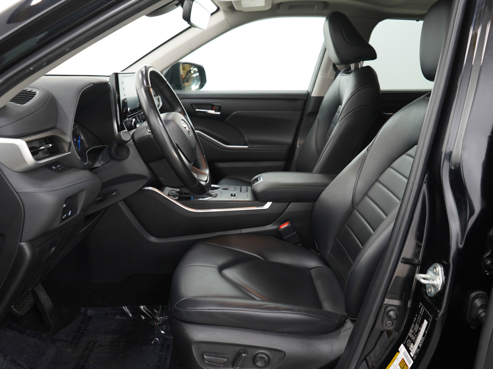 Used 2022 Toyota Highlander XLE image 27