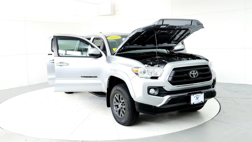 Certified 2022 Toyota Tacoma SR5 AWD/4WD image 9