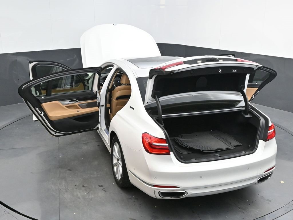 Used 2018 BMW 740e xDrive image 54