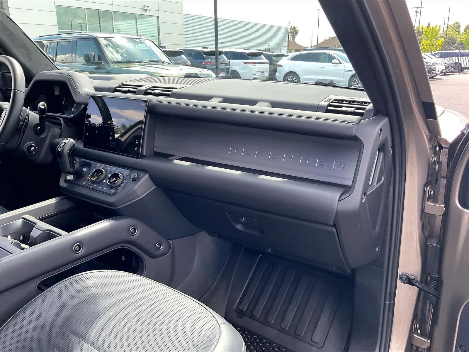 Used 2025 Land Rover Defender 110 AWD/4WD image 19
