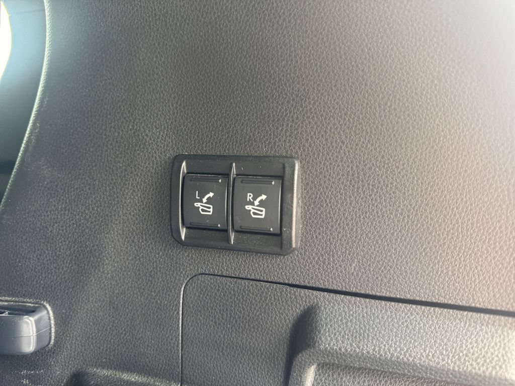 Used 2024 Toyota Sequoia Capstone AWD/4WD image 29